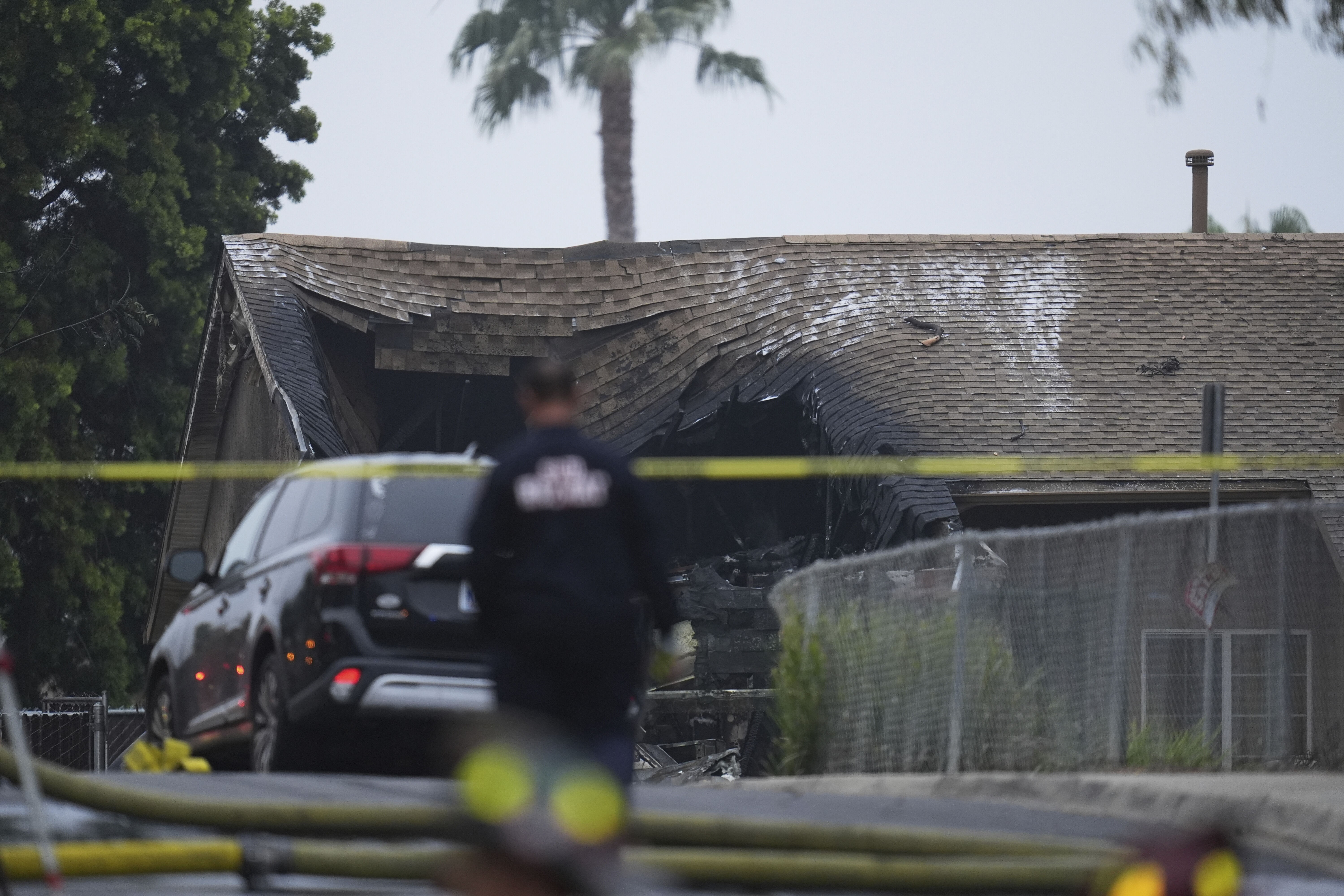 Avião de pequeno porte cai em San Diego, nos EUA, e atinge 'várias casas', diz polícia