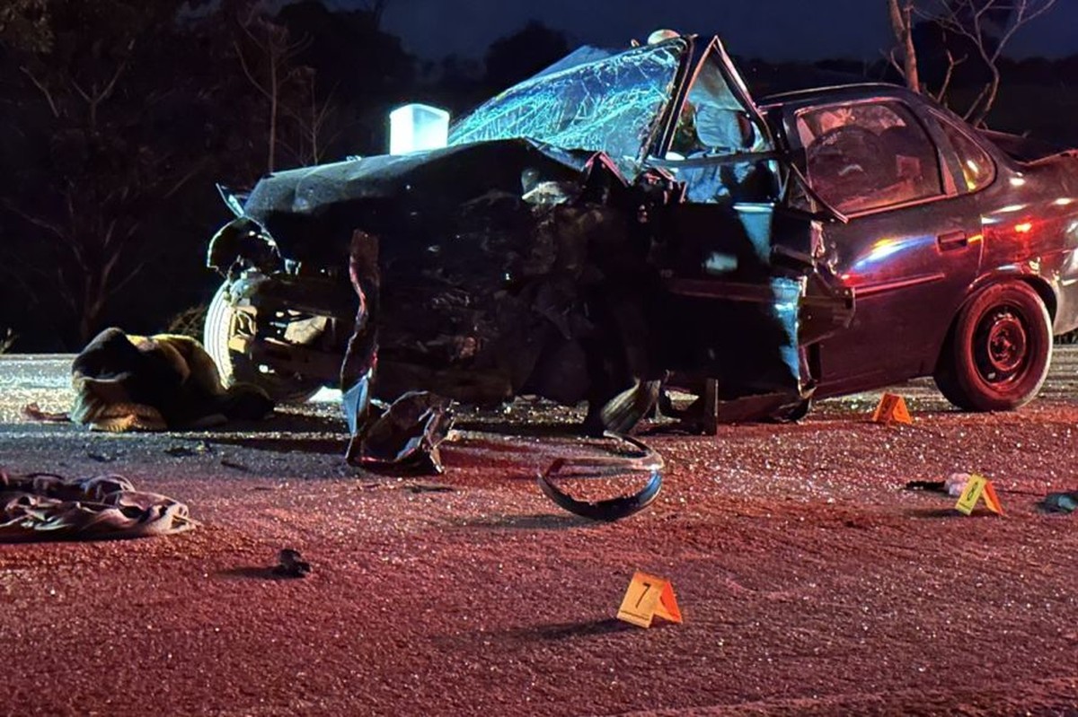 Bebê de 3 meses e casal de idosos morrem em acidente entre carros em MT