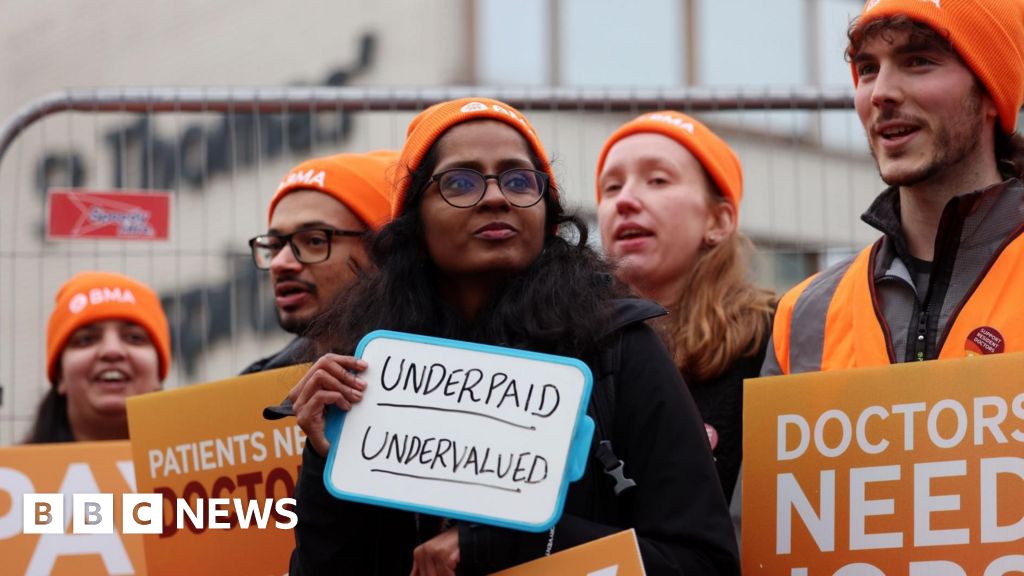 Don't put off treatment during doctors' strike, NHS tells patients